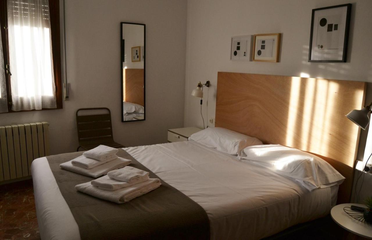 Tres Puentes Anguiano Apartamentos Y Hostal Екстер'єр фото