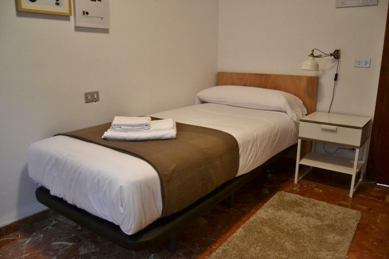 Tres Puentes Anguiano Apartamentos Y Hostal Екстер'єр фото