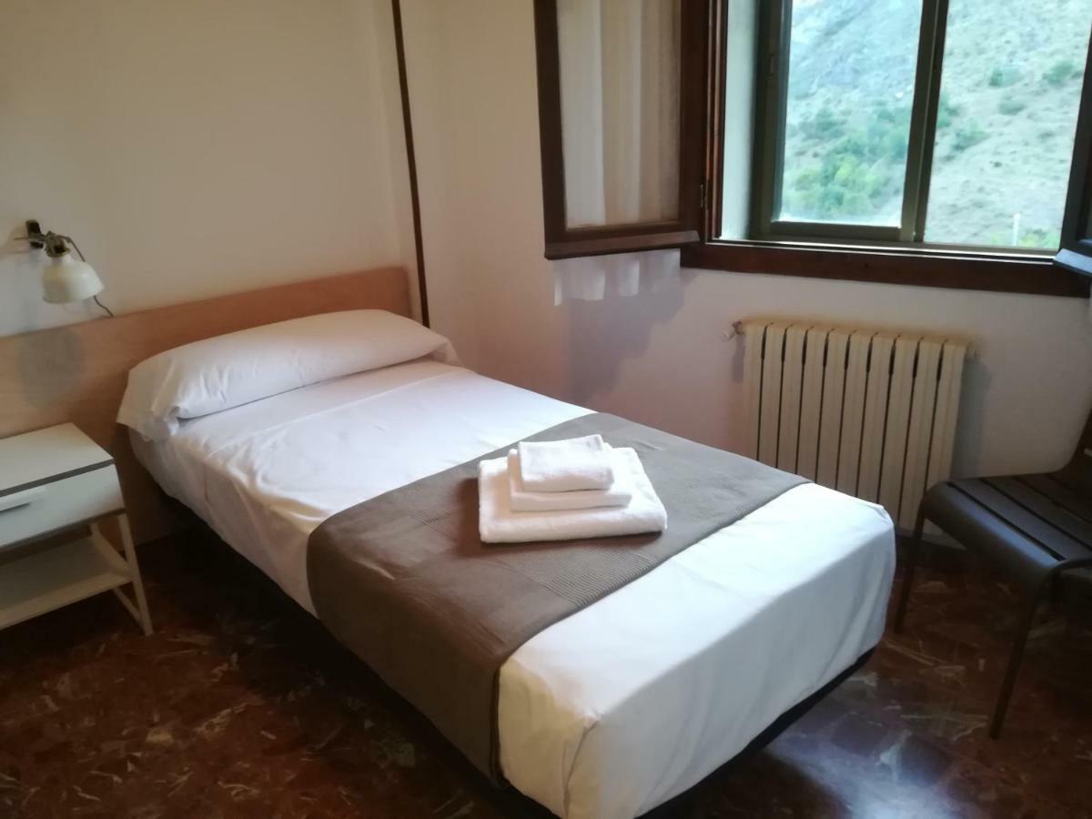 Tres Puentes Anguiano Apartamentos Y Hostal Екстер'єр фото