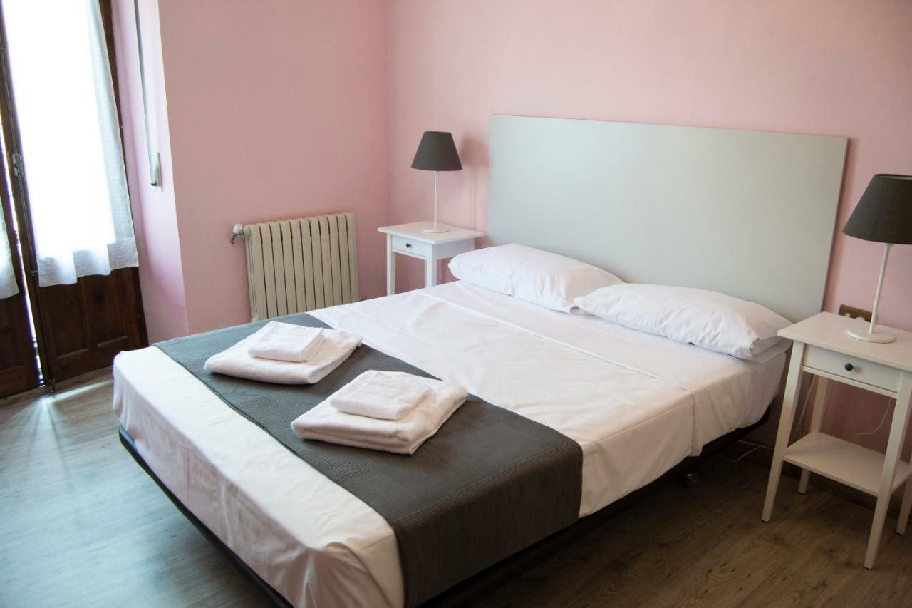 Tres Puentes Anguiano Apartamentos Y Hostal Екстер'єр фото