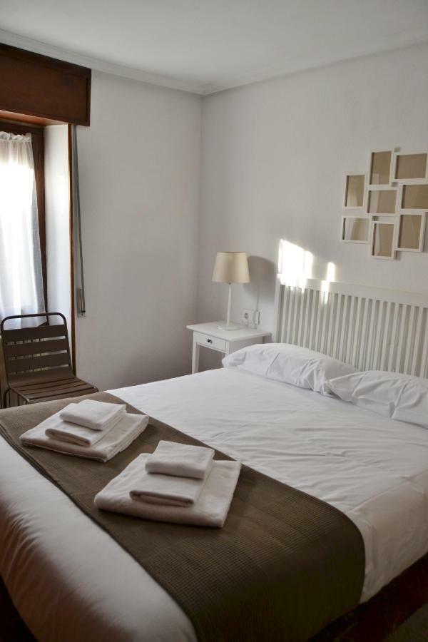 Tres Puentes Anguiano Apartamentos Y Hostal Екстер'єр фото