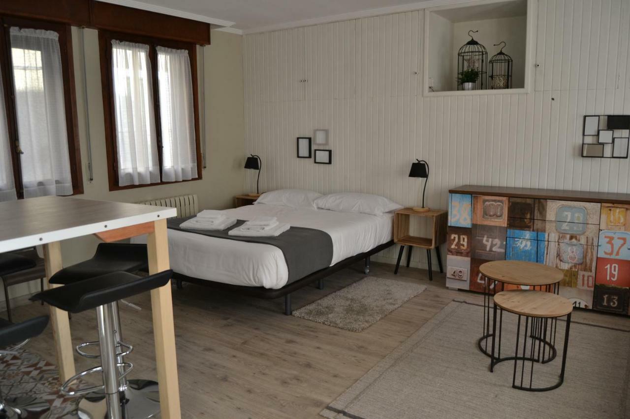 Tres Puentes Anguiano Apartamentos Y Hostal Екстер'єр фото