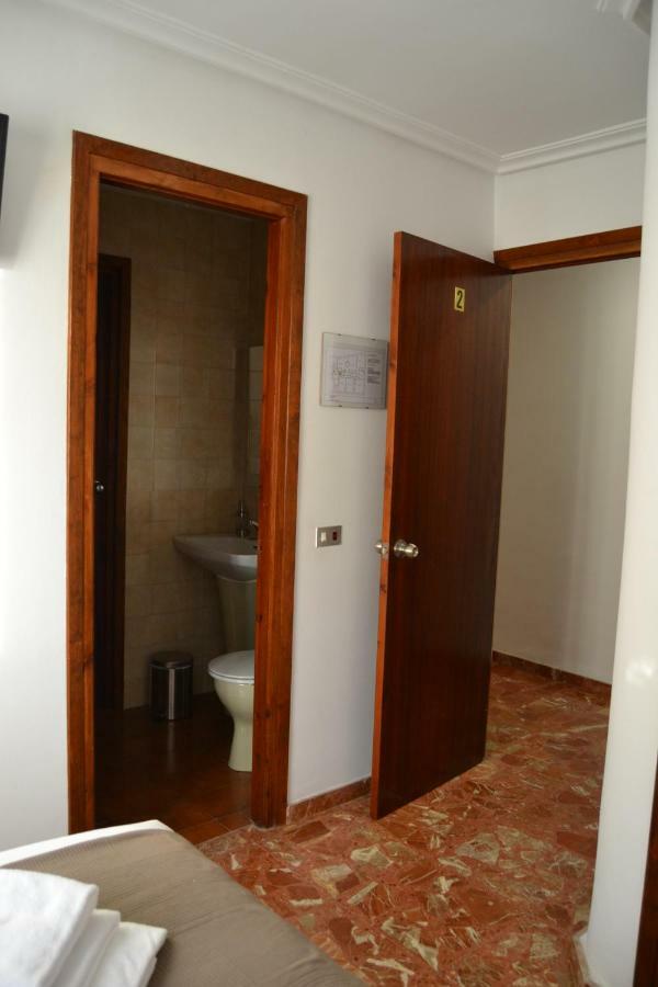 Tres Puentes Anguiano Apartamentos Y Hostal Екстер'єр фото