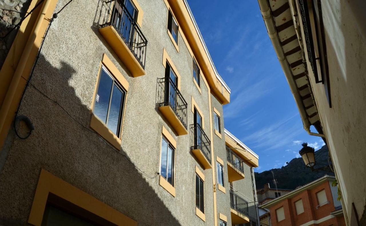 Tres Puentes Anguiano Apartamentos Y Hostal Екстер'єр фото